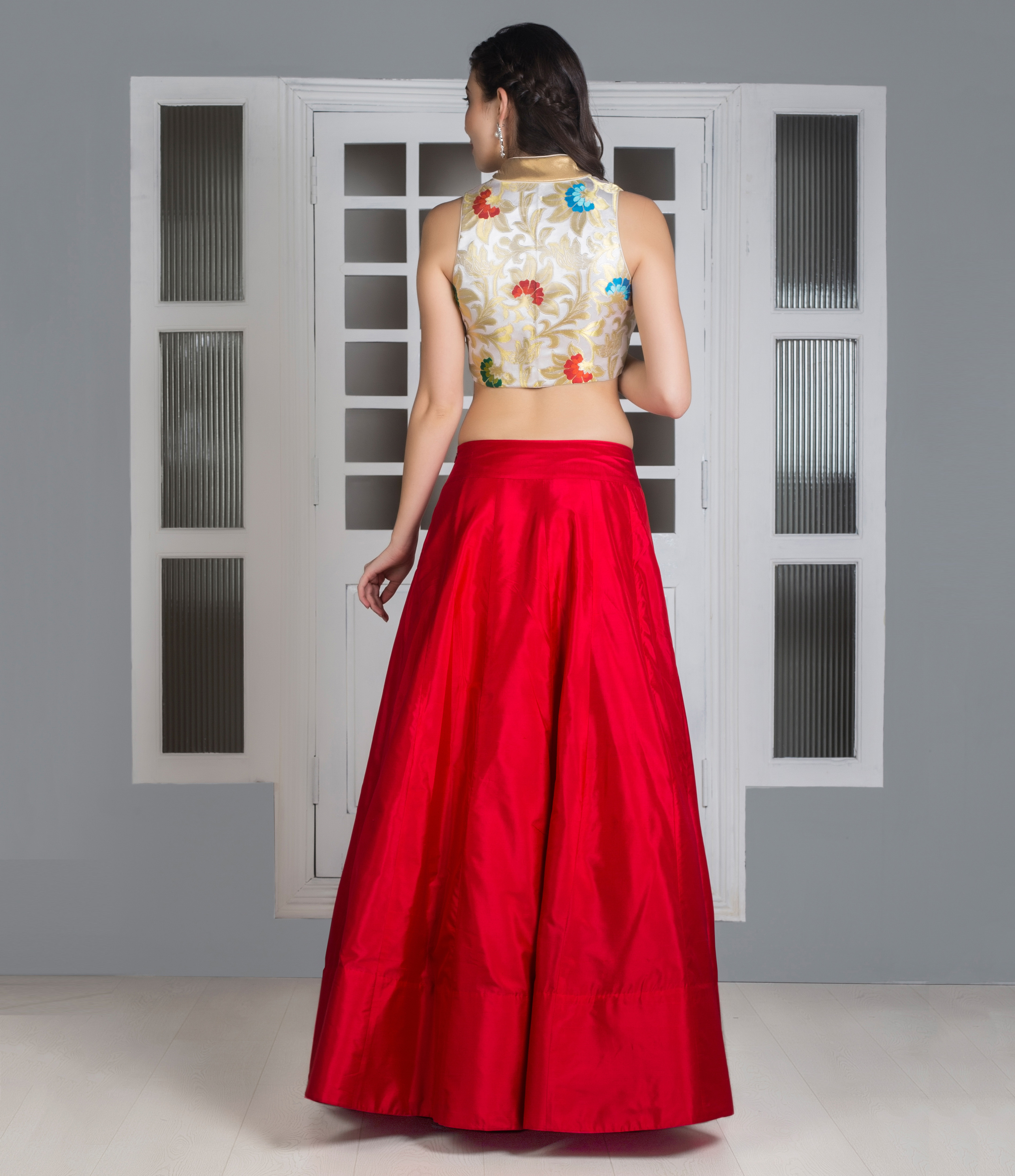 Buy Red And Off White Banrasi King Khab Silk Crop Top And Skirt ...